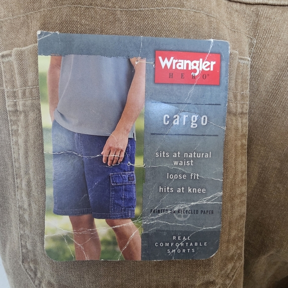 Wrangler Cargo Shorts Mens Size 40 Tan Denim Pockets 9.5” Inseam Cotton NEW - Picture 2 of 9